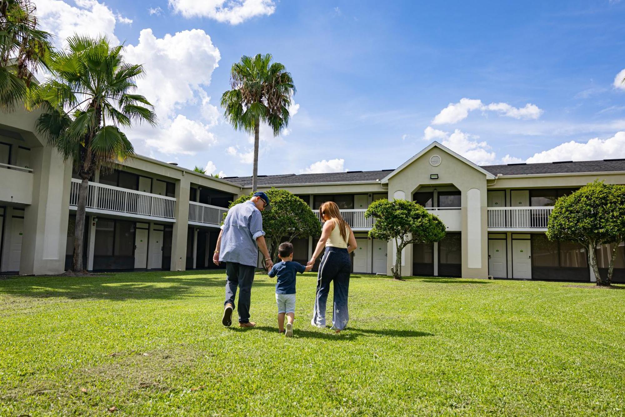 Hotel Room Near Disney 4 People Kissimmee Ngoại thất bức ảnh